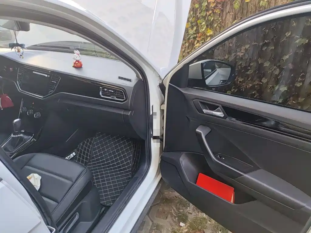 Volkswagen T-Roc — миниатюра 22