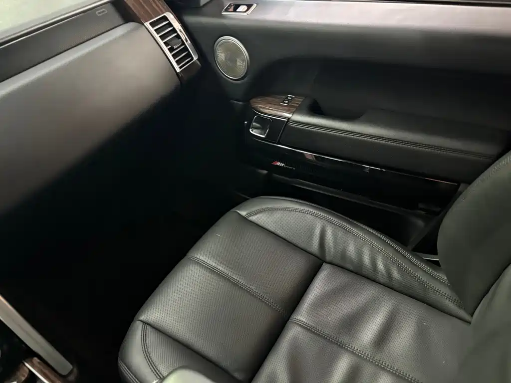 Land Rover Range Rover — миниатюра 9