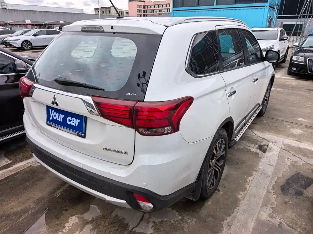 MITSUBISHI OUTLANDER