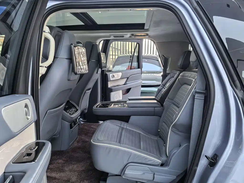 Lincoln Navigator — миниатюра 10