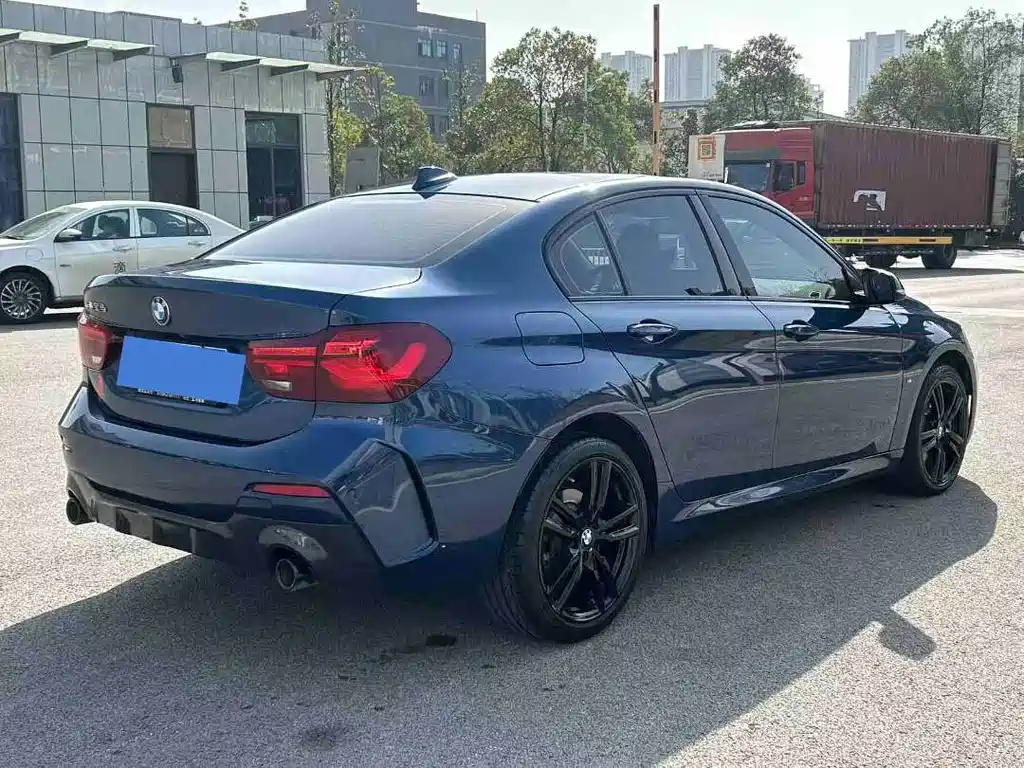 BMW 1 SERIES