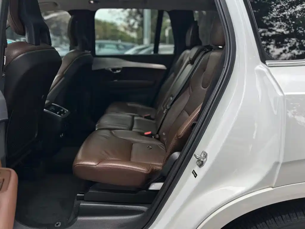 Volvo XC90 2018 T6 7 мест