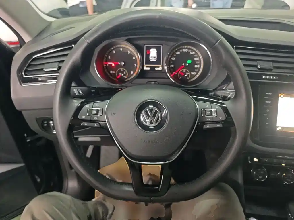 Volkswagen Tiguan L — миниатюра 11