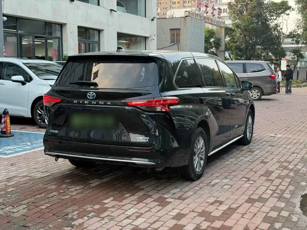 Toyota Sienna — миниатюра 13