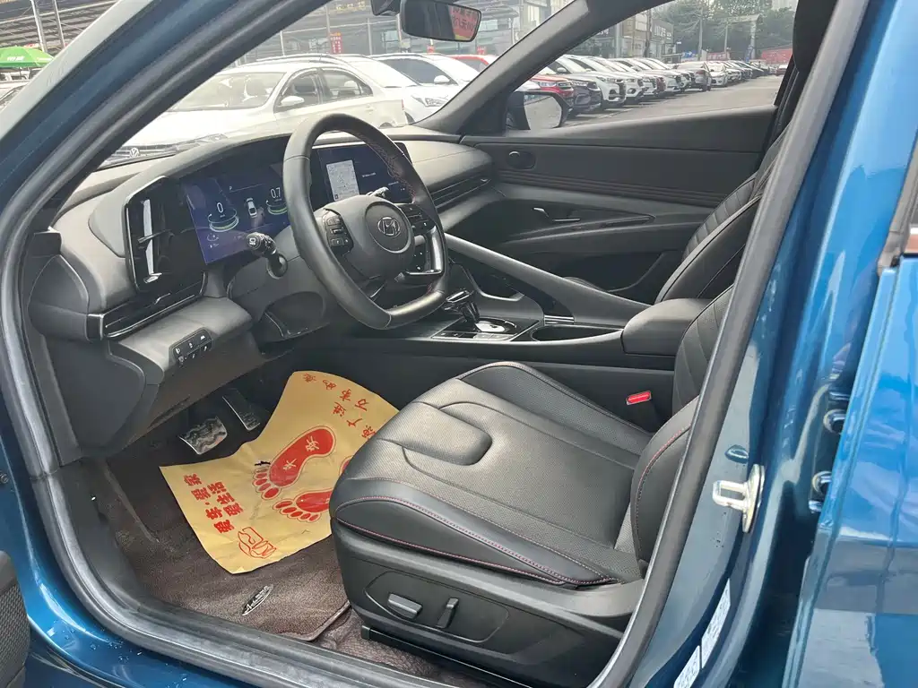Hyundai Elantra — миниатюра 9