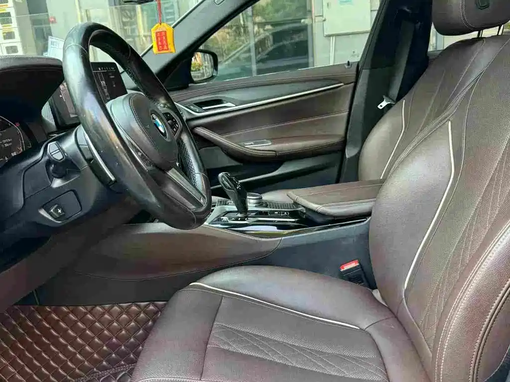 BMW 5 Series — миниатюра 9