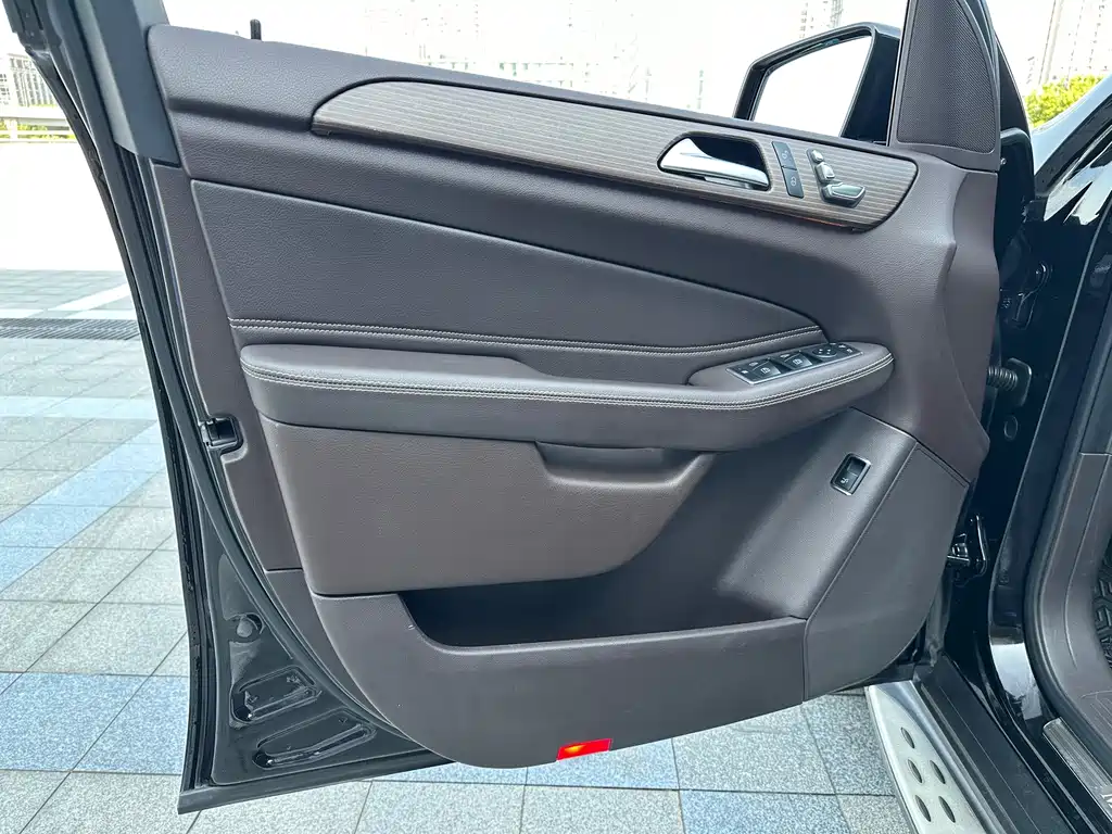 Mercedes-Benz GLE (Import) — миниатюра 17