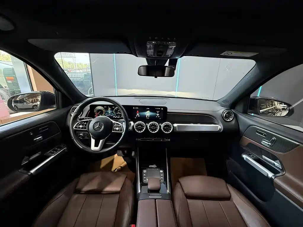 Mercedes-Benz GLB — миниатюра 10