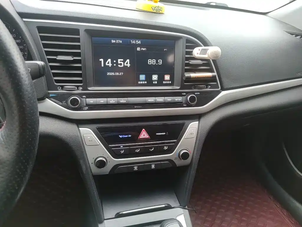Hyundai Elantra — миниатюра 13