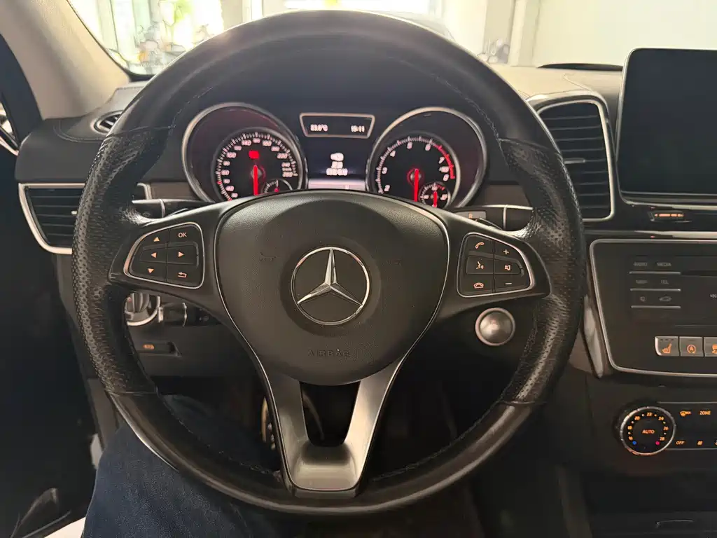 Mercedes-Benz GLE (Import) — миниатюра 12
