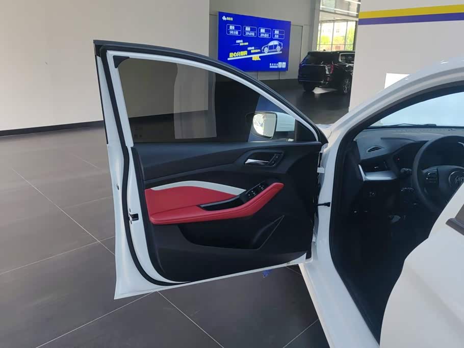 MG MG5 1.5 л 2024 г. Белый, пробег 12400 км