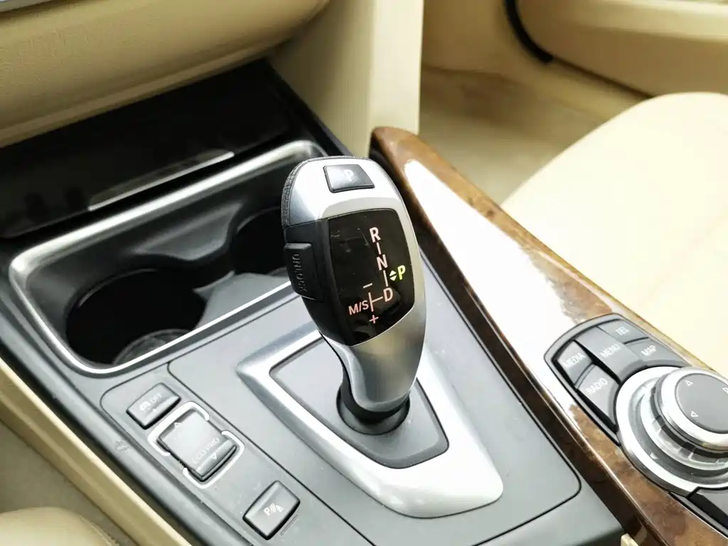BMW 3 Series — миниатюра 13