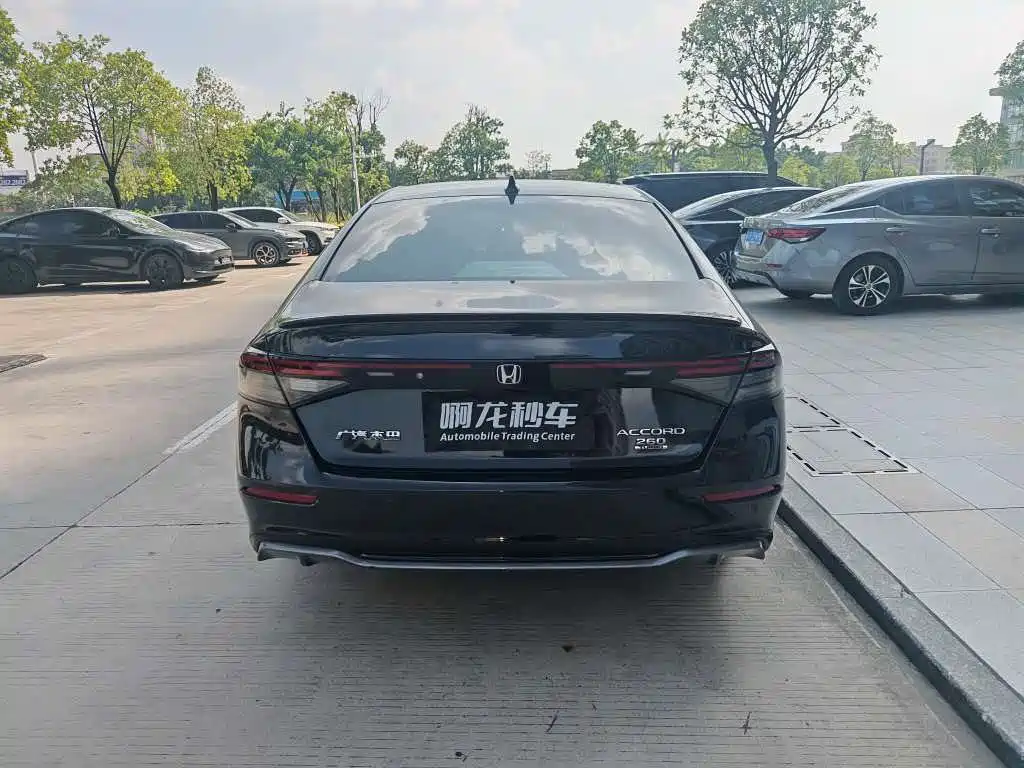 Honda Accord — миниатюра 9