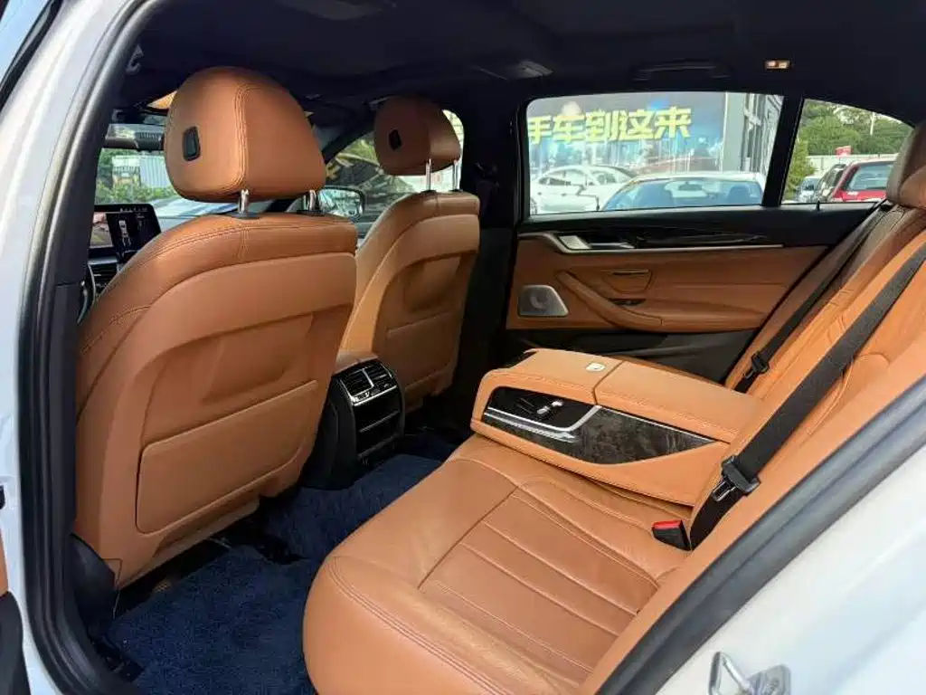 BMW 5 Series — миниатюра 3