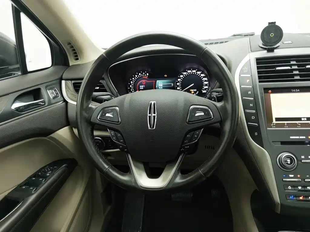 Lincoln MKC — миниатюра 11