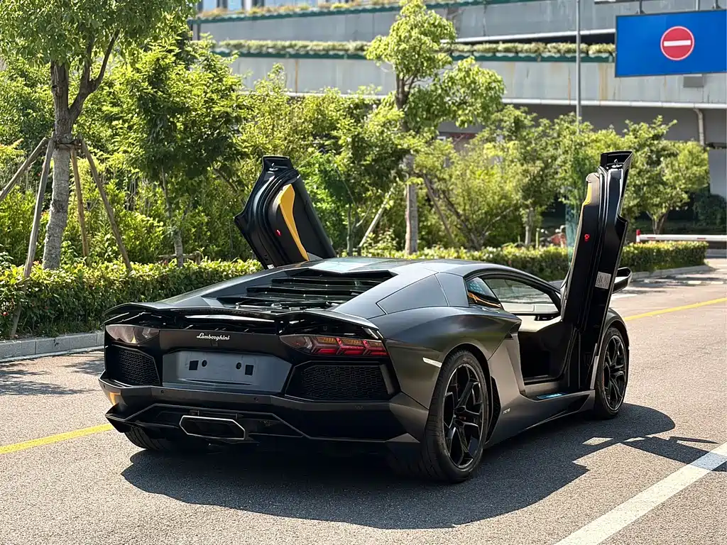 Lamborghini Aventador 2011 LP 700-4