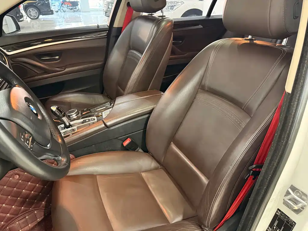BMW 5 Series — миниатюра 8