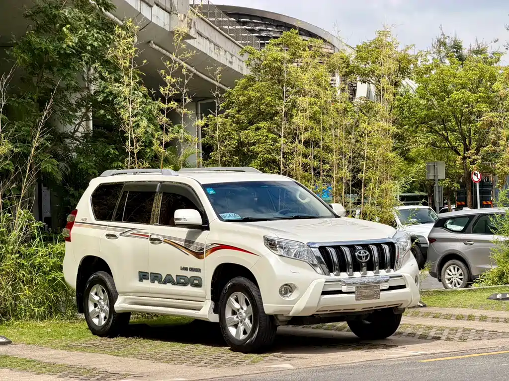 Toyota Land Cruiser Prado 2016 2.7L 7 мест