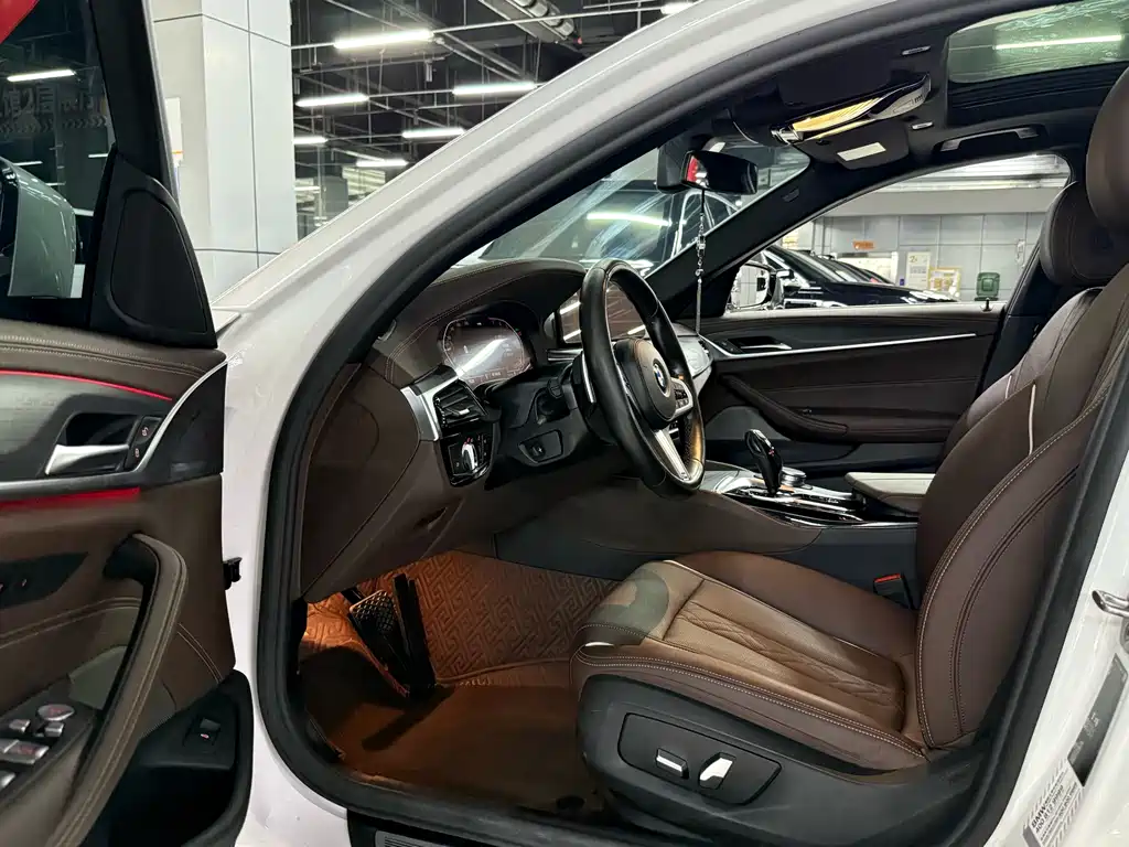 BMW 5 Series — миниатюра 7