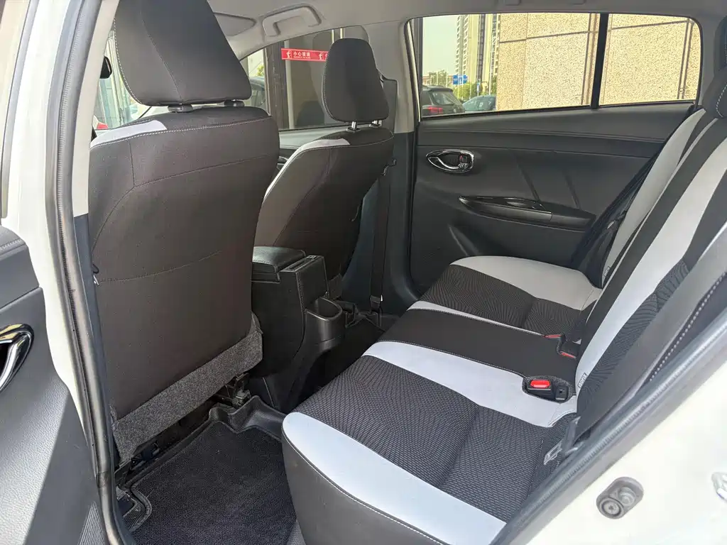 Toyota Yaris L — миниатюра 9