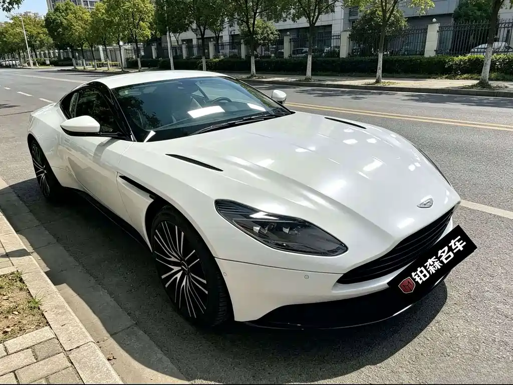 Aston Martin DB11 — миниатюра 3