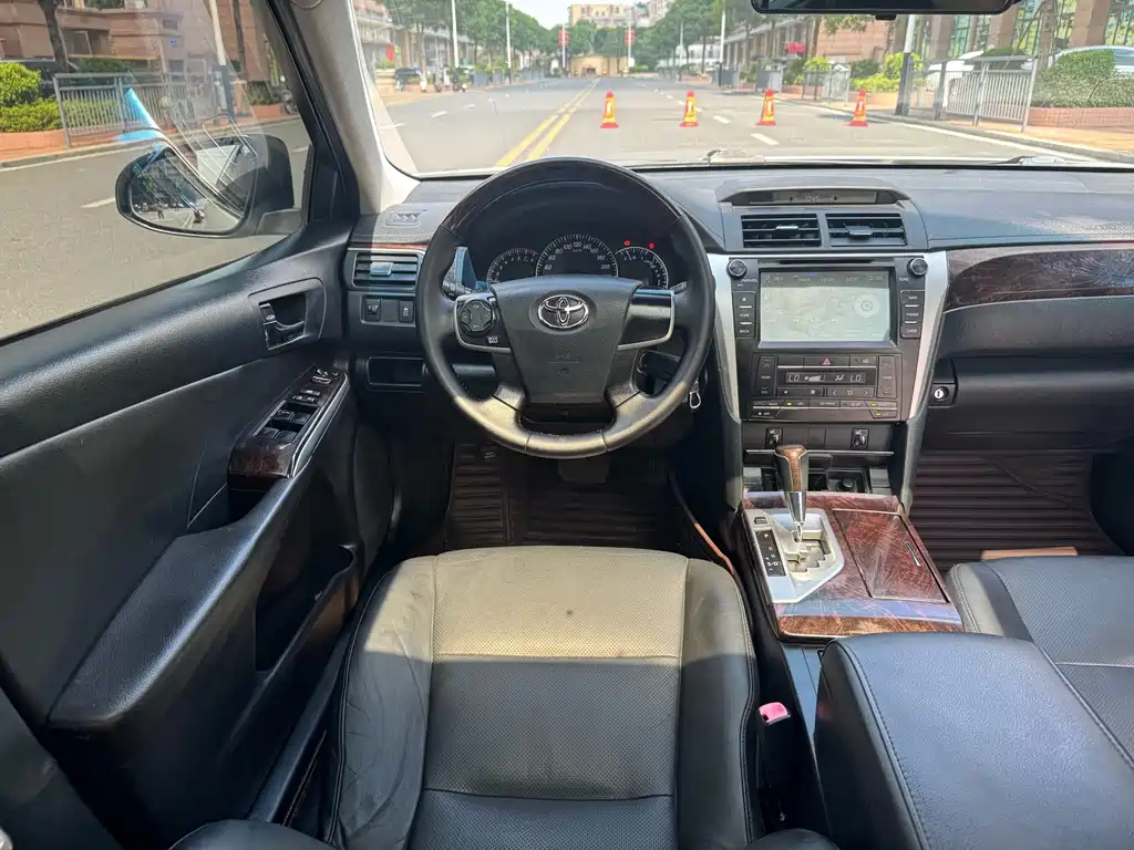 Toyota Camry — миниатюра 14