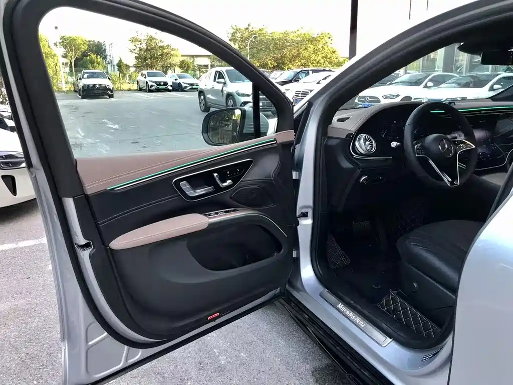 Mercedes-Benz EQS SUV — миниатюра 12