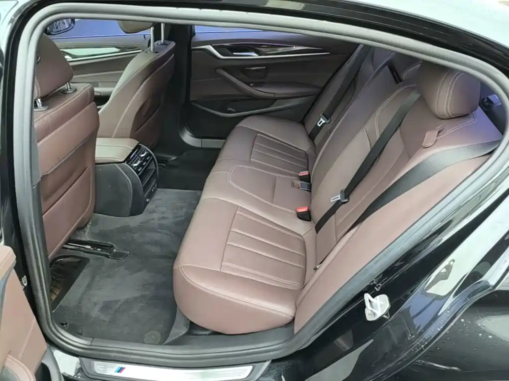 BMW 5 Series — миниатюра 17