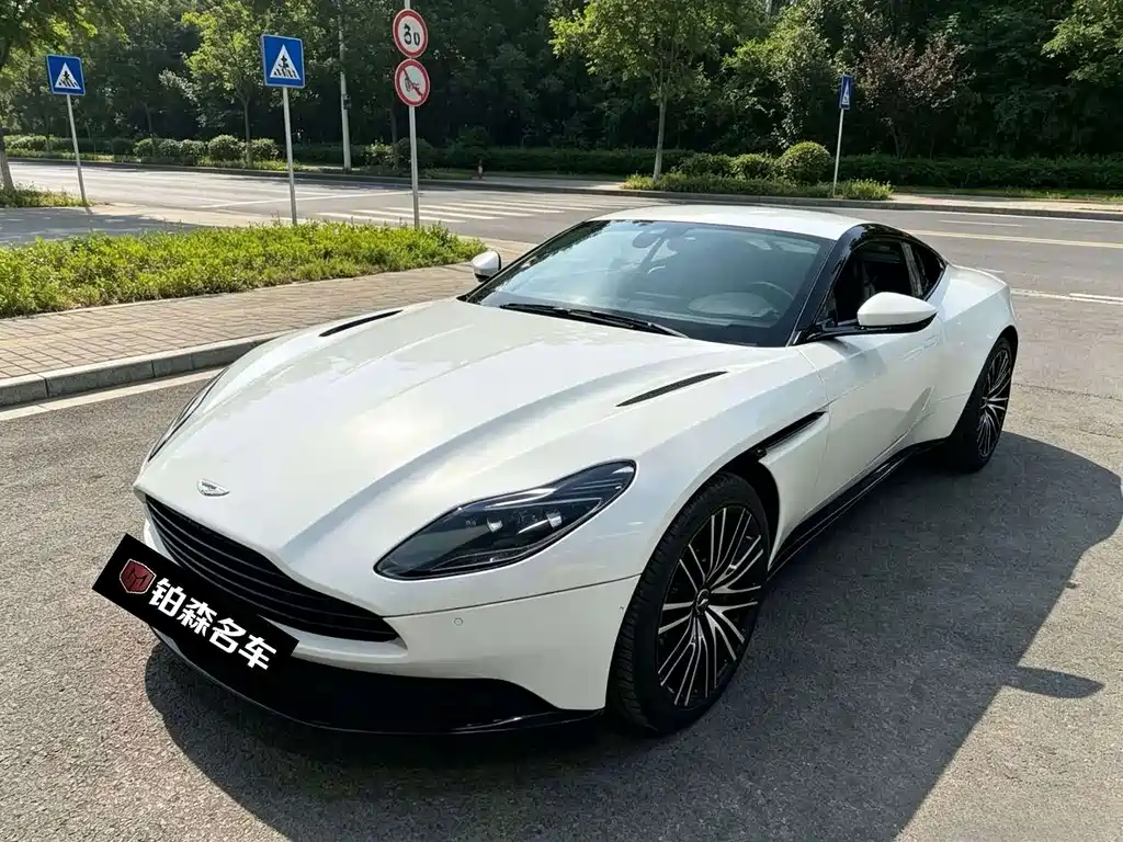 Aston Martin DB11