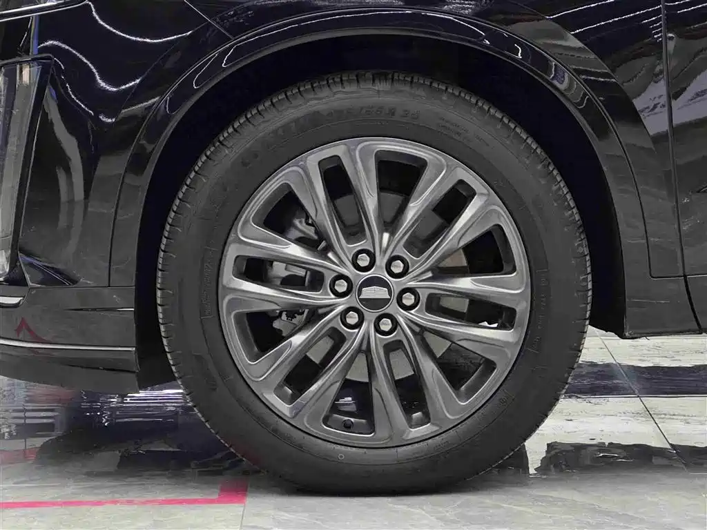 Cadillac XT6 2025 2.0T мест Luxury Executive