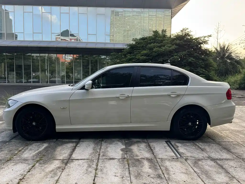 BMW 3 Series — миниатюра 12