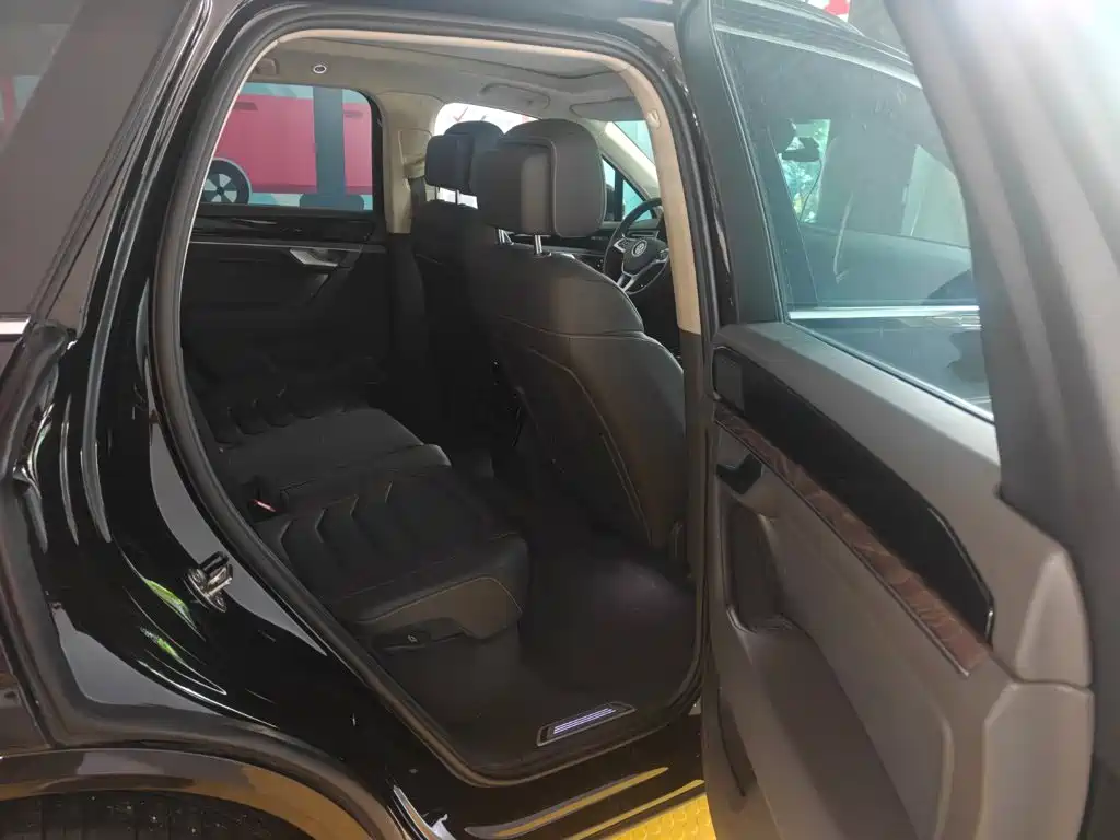 Volkswagen Touareg — миниатюра 10
