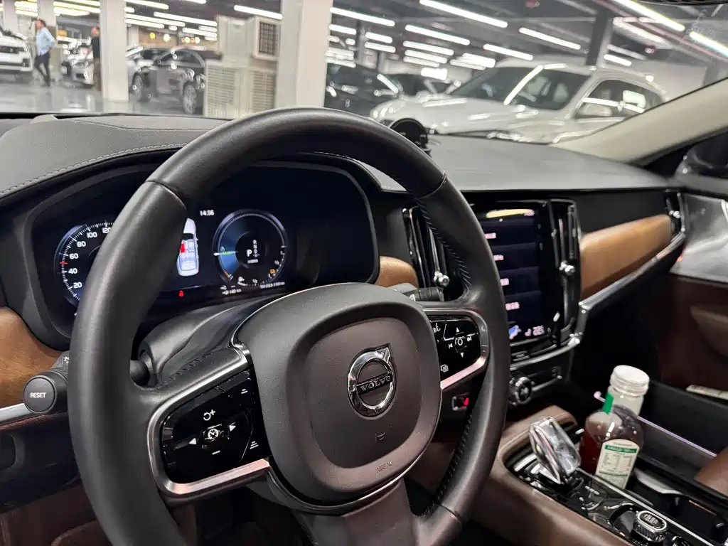 VOLVO S90 PLUG IN HYBRID