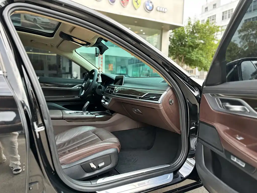 BMW 7 Series 7 2016 730Li Lead