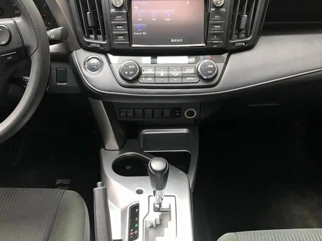 Toyota RAV4 — миниатюра 11