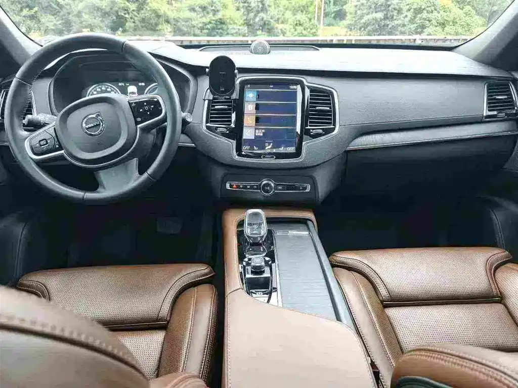 Volvo XC90 PHEV — миниатюра 6