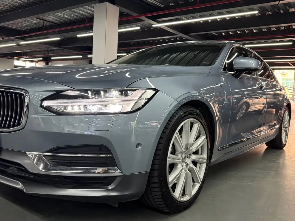VOLVO S90 PLUG IN HYBRID