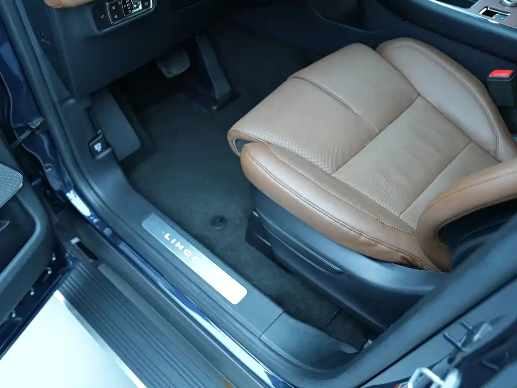 Lincoln Aviator — миниатюра 9