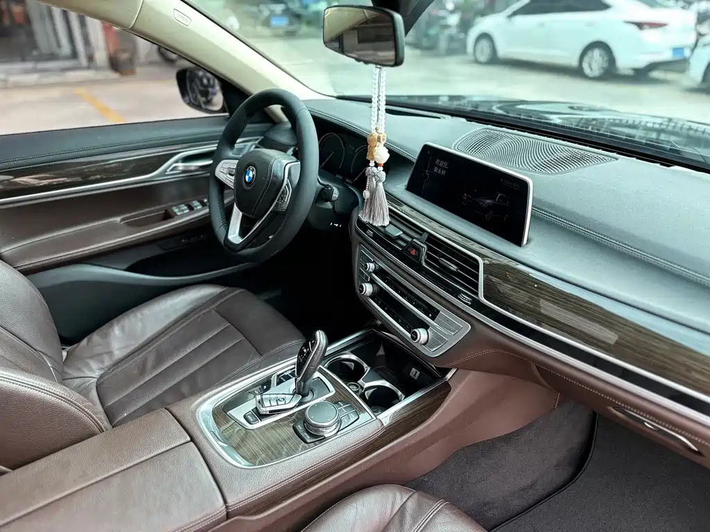 BMW 7 Series 7 2016 730Li Lead