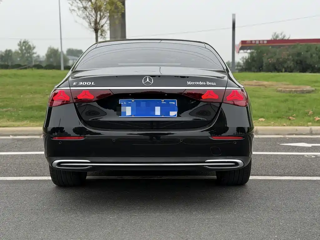Mercedes-Benz E-Class — миниатюра 4