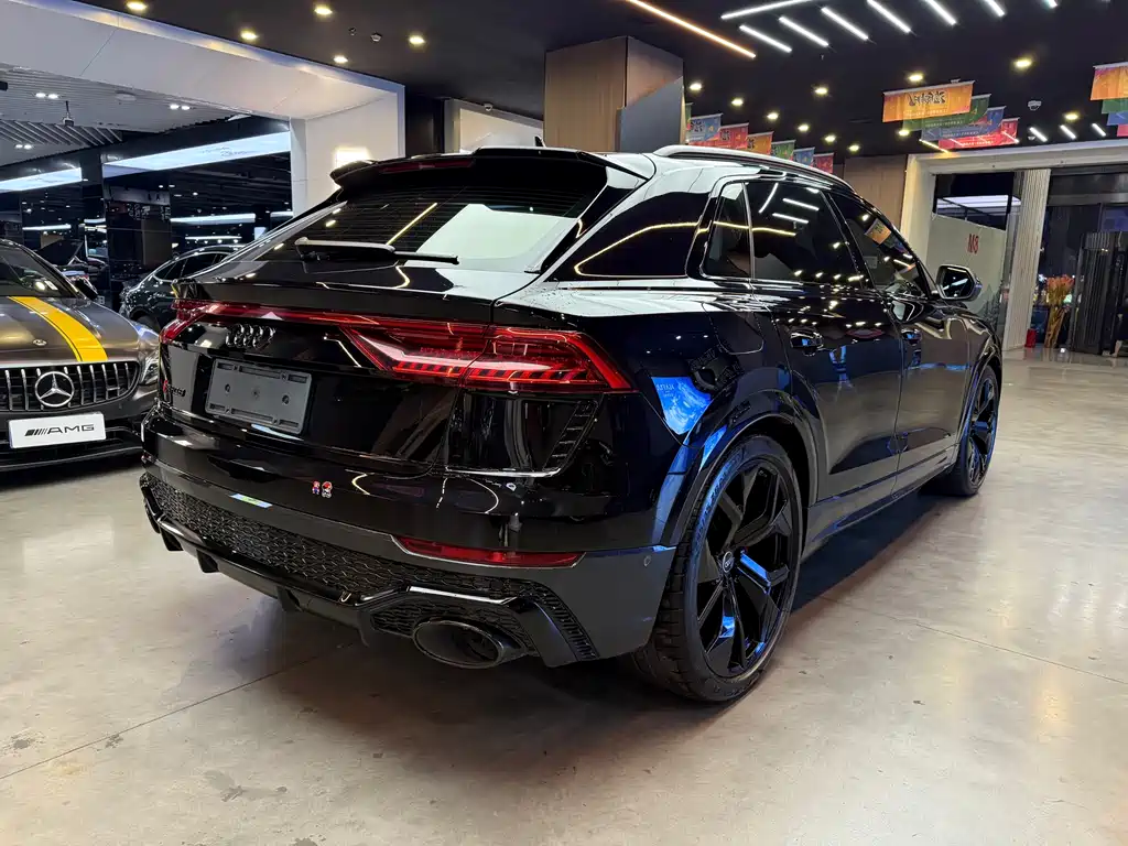 AUDI RS Q8