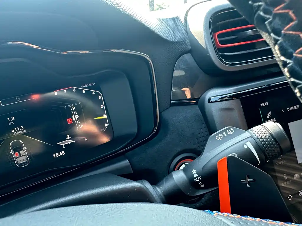 Lynk & Co 02 Hatchback — миниатюра 10