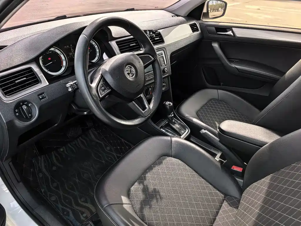 Skoda Rapid — миниатюра 7
