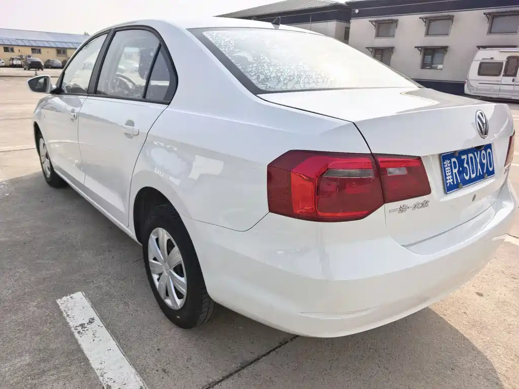 Volkswagen Jetta — миниатюра 6