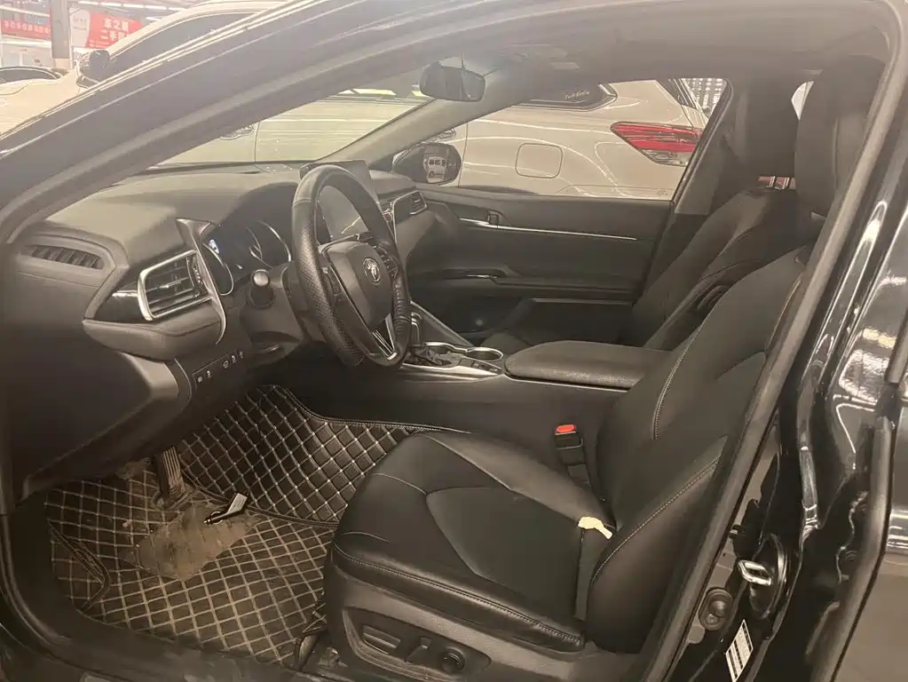 Toyota Camry 2021 2.0G Luxury