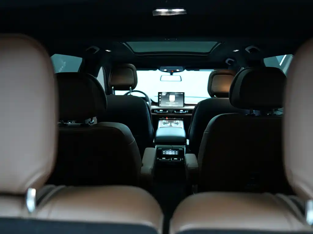 Lincoln Aviator — миниатюра 18