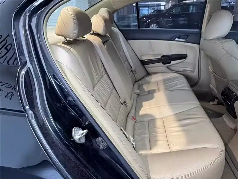 Honda Accord — миниатюра 11