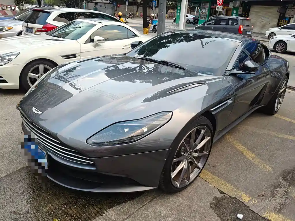 Aston Martin DB11 2020