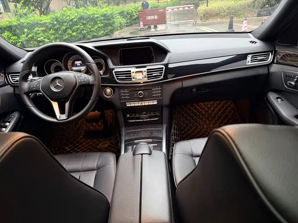 Mercedes-Benz E-Class — миниатюра 6