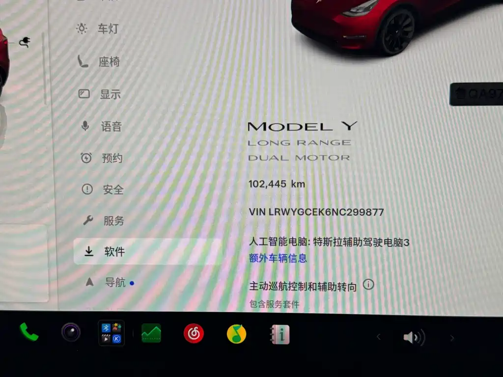 Tesla Model Y — миниатюра 12